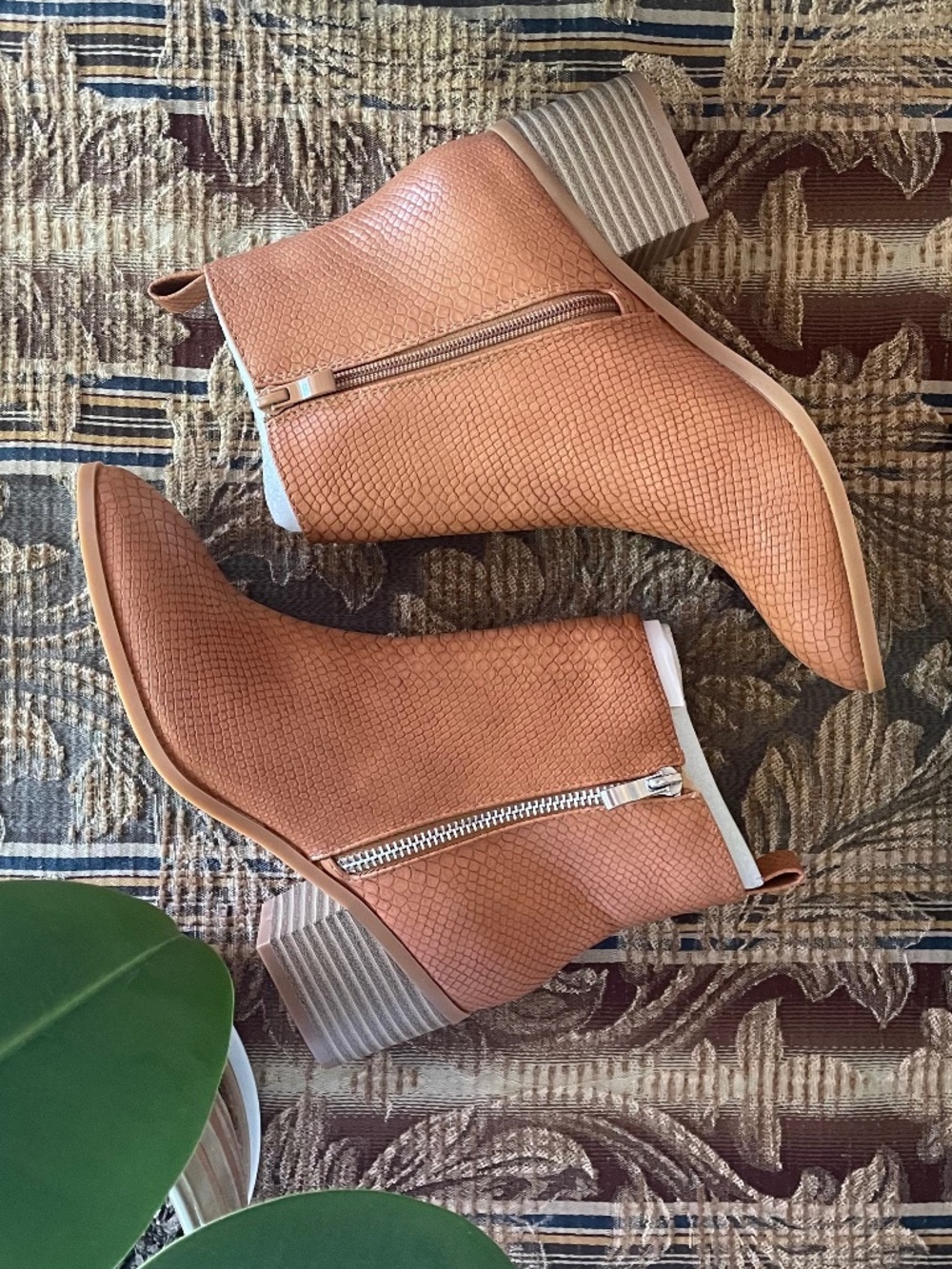 🔥NWT Faux Snakeskin Ankle Boots Neutral Brown/Tan with Shoebox Size 7 - Picture 2 of 10